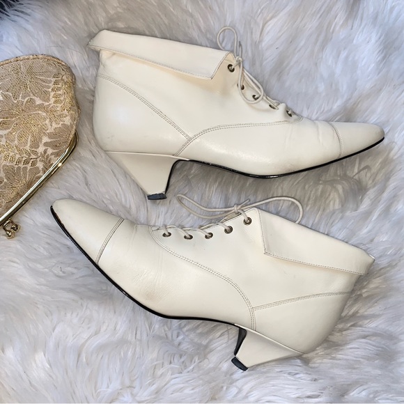 Vintage Shoes - v i n t a g e :: Victorian Granny Ankle Leather Lace Up Foldover Booties